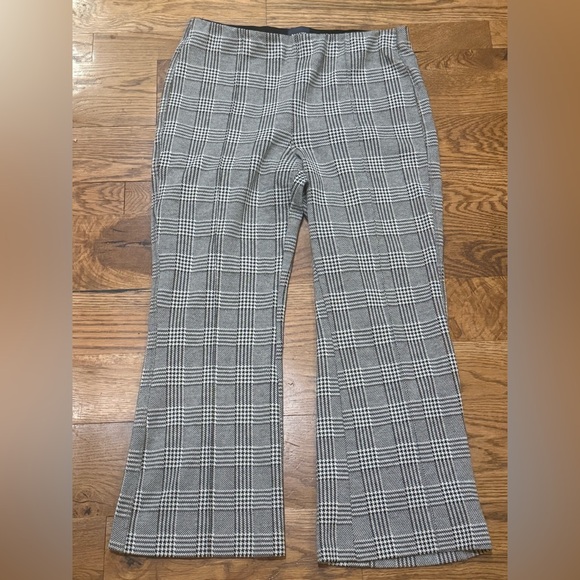 Anthropologie. Maeve Houndstooth Pull-On Bootcut Pants. Size Medium. - Picture 4 of 9